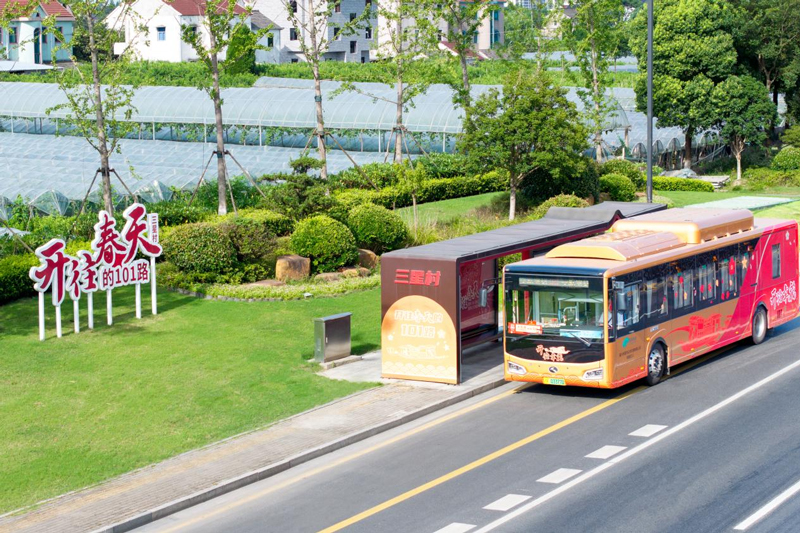 位于三星村村口的101路公交站。三星村供圖
