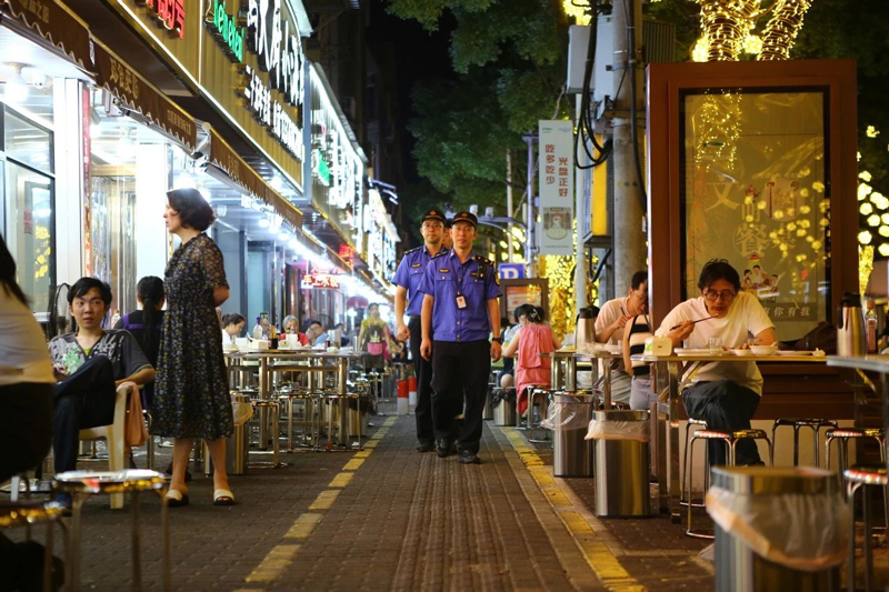 臨街商鋪開展外擺經營。臨海市委宣傳部供圖
