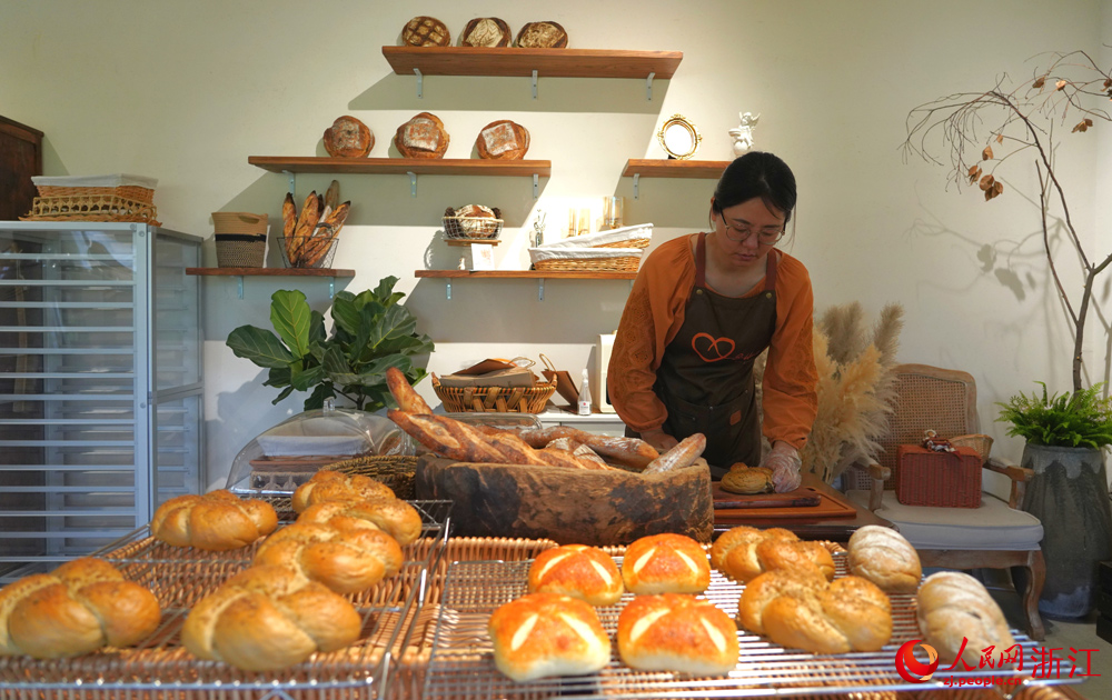 寧波市鄞州區姜山鎮走馬塘村的一家窯烤面包店。劉欣蔚攝