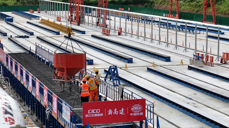 澆筑施工現場。浙高建公司供圖