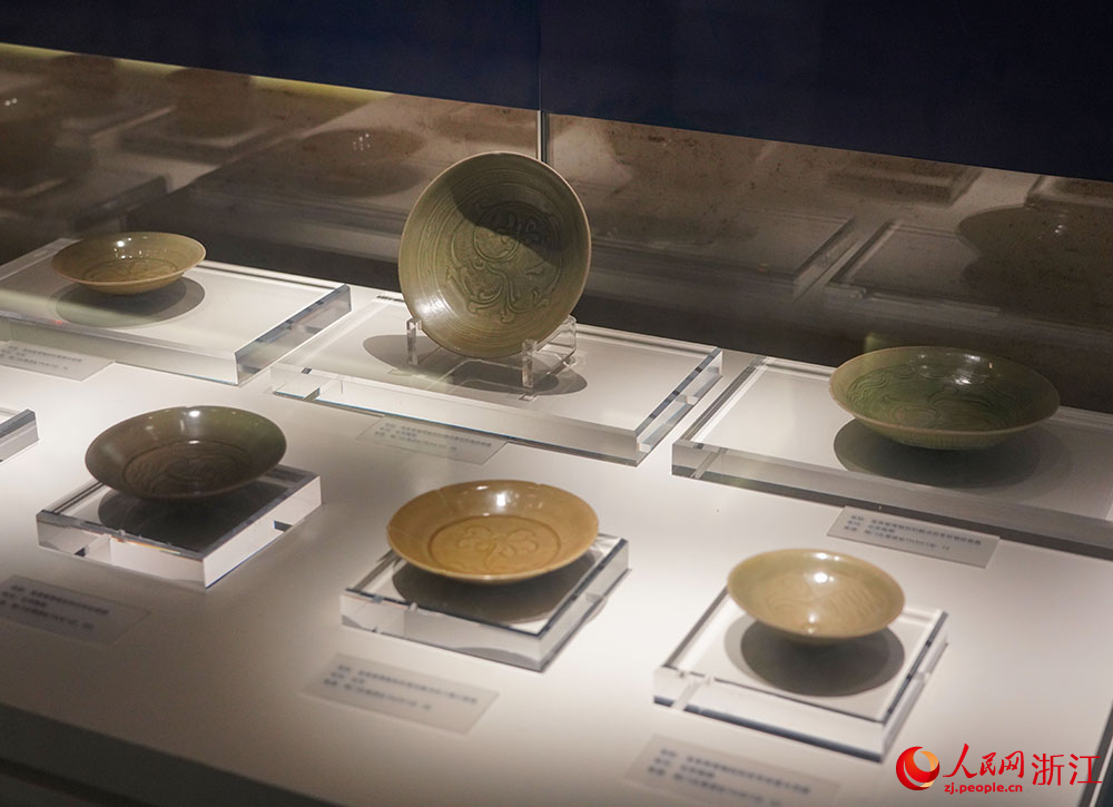 溫州朔門古港遺址考古成果展現場，多件出土文物展出。人民網 章勇濤攝
