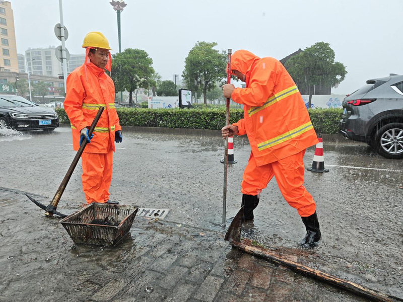 舟山多路段出現積水。朱家尖街道供圖