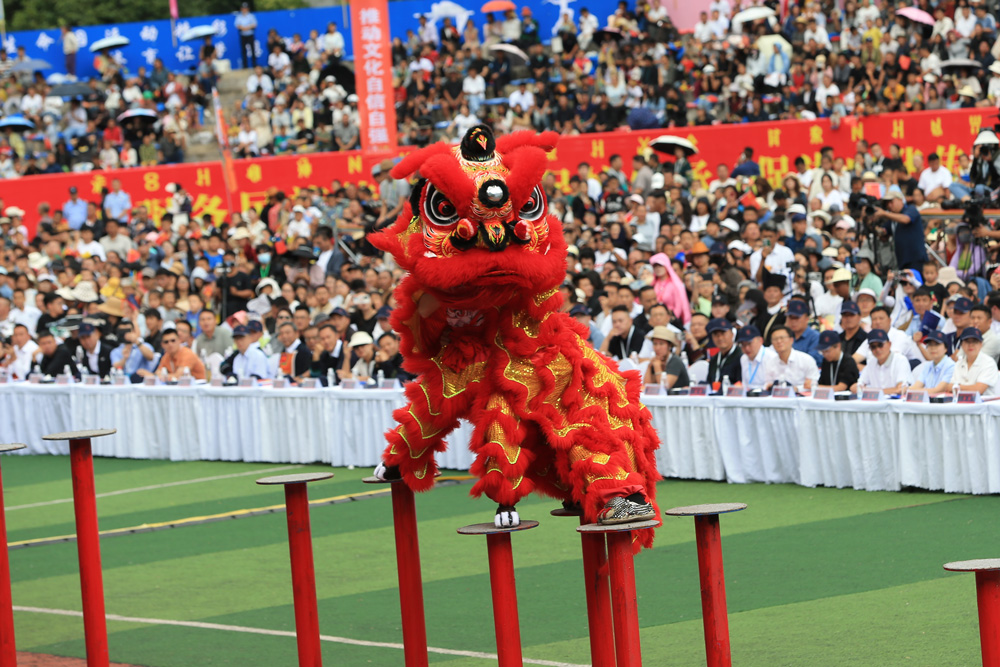 梅山舞獅表演。蔣曉東攝