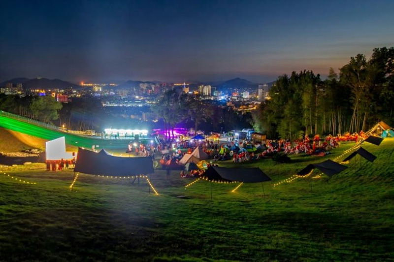 東海云廊成為市民休閑娛樂的好去處。定海區委宣傳部供圖