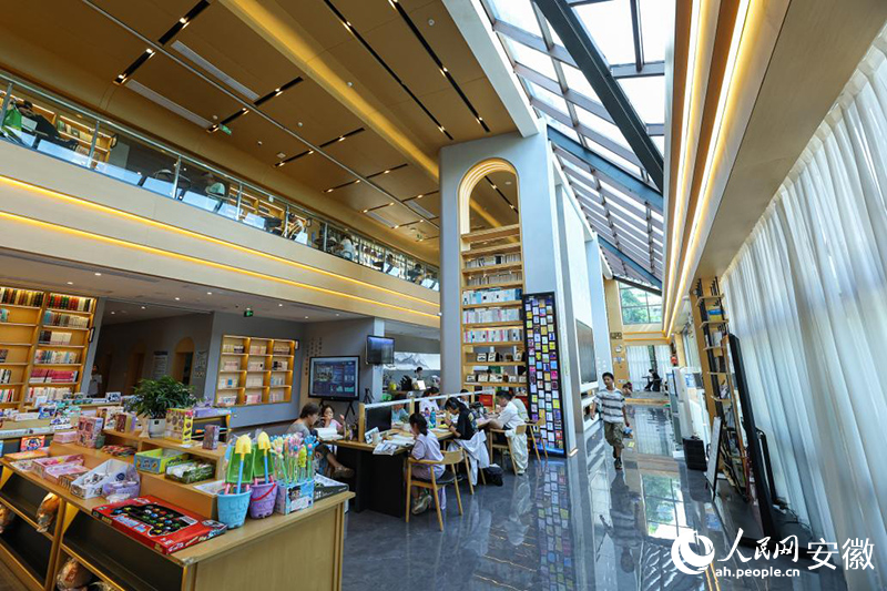 設計新穎的江灣書院。人民網記者 張俊攝