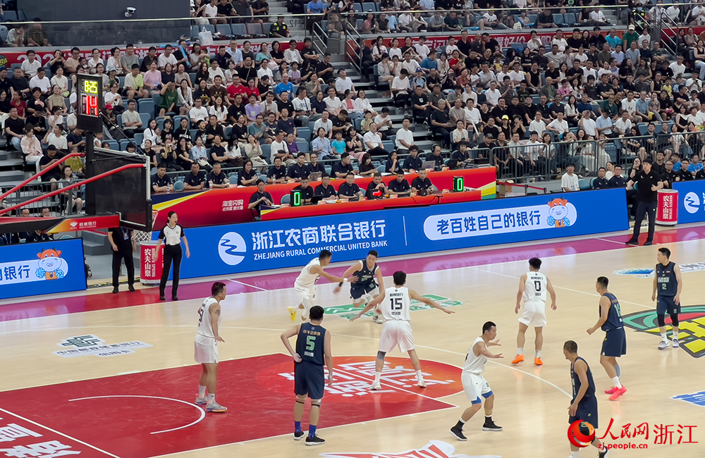 “浙BA”城市爭霸賽揭幕戰比賽現場。人民網記者 艾宇韜攝