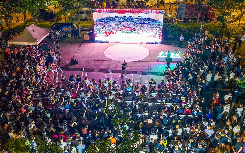 蛇山公園直播觀賽點。吳大慶攝