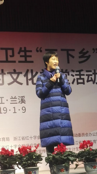 周堅紅走進蘭溪開展公益講座。省婦保供圖