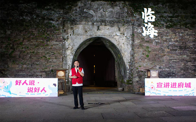 “幸福來臨·文明夜市”在臺州府城熱鬧開市。臨海市委宣傳部供圖