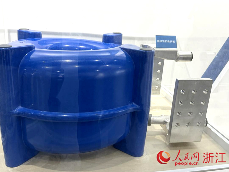 華瑞賽晶自主研發的陽極飽和電抗器打破國際壟斷。人民網 方彭依夢攝