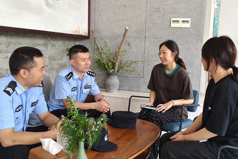 上門走訪。黃遠東攝