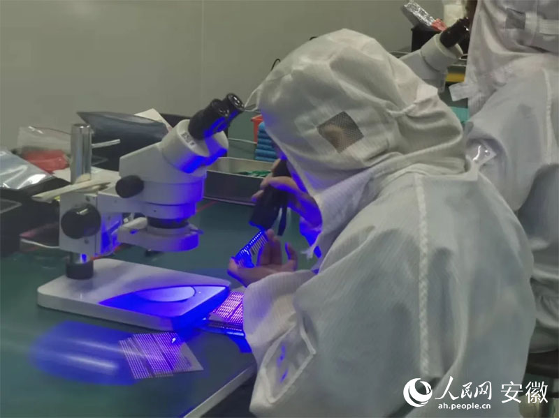 金張科技帶動下，超100家功能膜新材料企業在太湖縣集聚。人民網記者 胡雨松攝