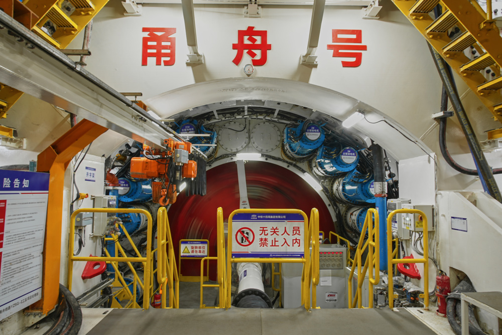 盾構機“甬舟號”施工現場。羅博文攝