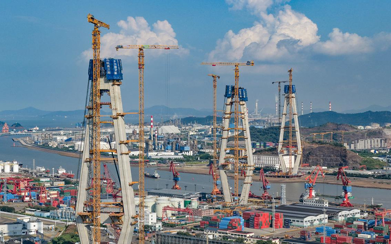 杭甬復線寧波三期項目甬江特大橋施工現場。李全平攝