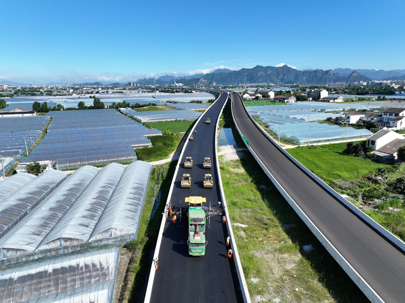 假期施工忙。浙高建公司供圖