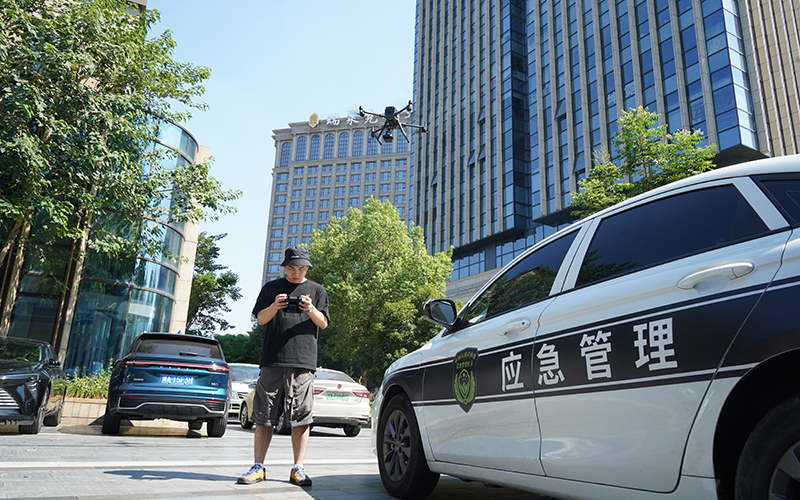 無人機在空中監測地面情況。石橋街道供圖