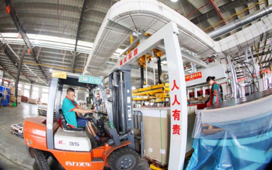 沭陽縣一公司車間內一派緊張有序的繁忙景象。沭陽縣委宣傳部供圖